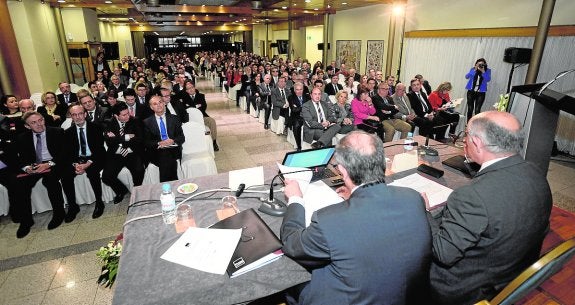 Asistentes al acto de apertura de la asamblea general de Ucomur, ayer, en Murcia. 