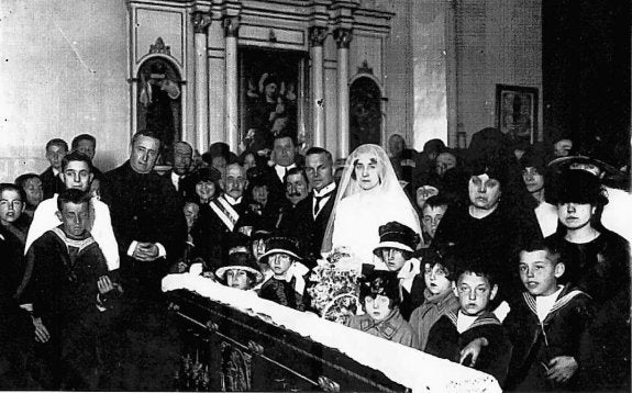
Boda del cónsul y María Oliva, en los años 20.
