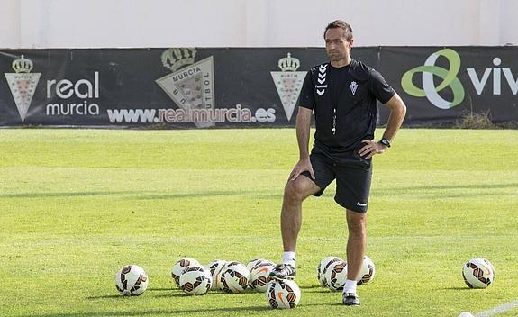 José Manuel Aira, en un entrenamiento del Real Murcia en Cobatillas. 