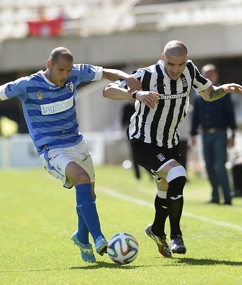 Chus Hevia saca al Efesé del descenso (1-0)