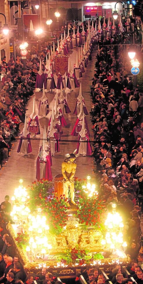 Trono de la Flagelación y tercio de la Coronación, en 2011.