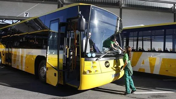 Uno de los nuevos autobuses amarillos de LAT.
