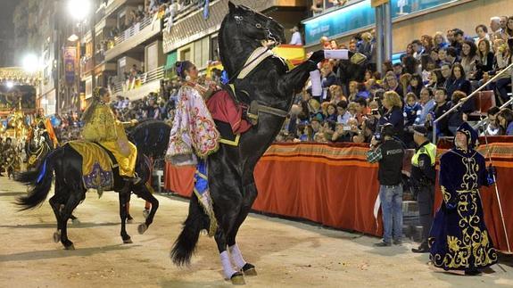 Fulgor blanco y azul