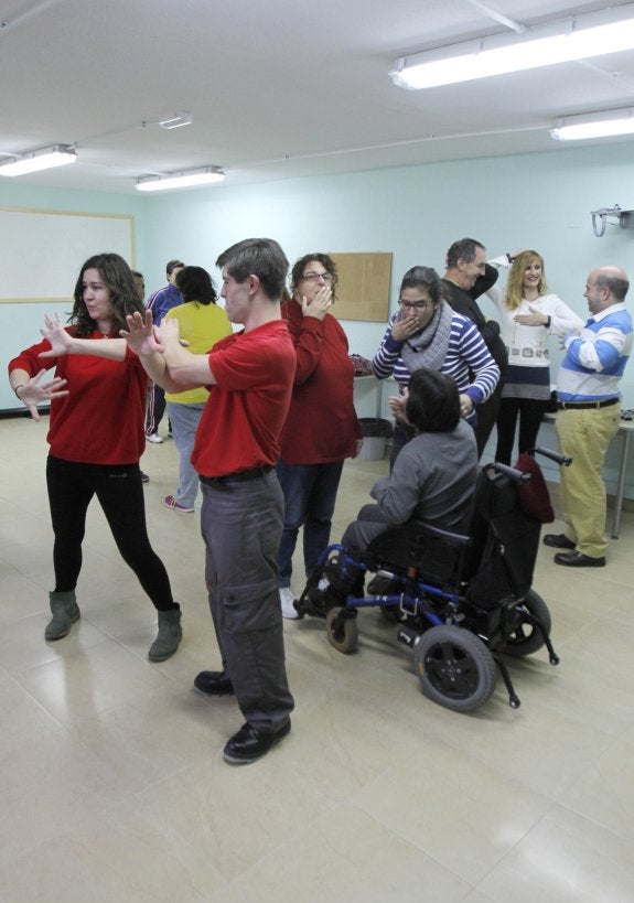 Taller de teatro de la Fundación SOI, con personas con discapacidad. 