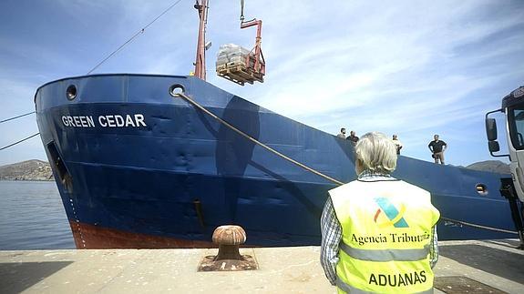 Interceptado un buque mercante con 15 toneladas de hachís cerca de Cartagena