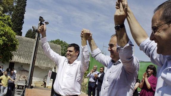 Gabriel Esturillo, Rafael González Tovar y César Luena, en el acto de Alcantarilla. 