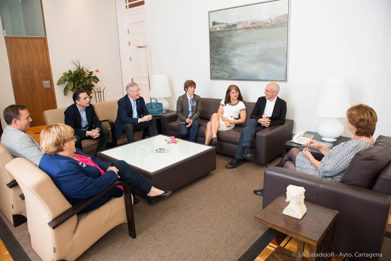 Reunión de la alcaldesa, Pilar Barreiro con los expertos del Consejo Europeo, Irena Guidikova y Dani de Torres.