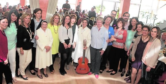 Integrantes de la familia mercedaria de Lorca, tras celebrar una comida solidaria. :: s. m. l. / agm