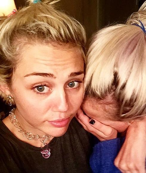 Miley Cyrus imita a Justin Bieber