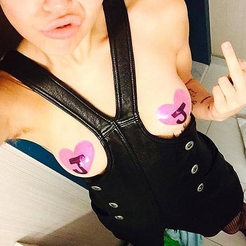 Imagen que Miley Cyrus compartió en su Instagram con el atuendo de la gala. 