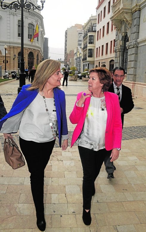 Báñez y Barreiro, de camino al Palacio Consistorial. 