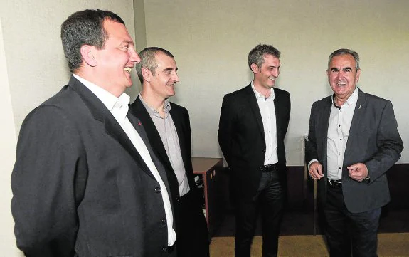 José Antonio Pujante (IU), César Nebot (UPyD), Óscar Urralburu (Podemos) y Rafael González Tovar (PSOE), en el debate de Ucomur de la pasada semana. 