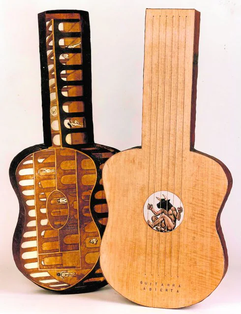 Guitarra abierta, libro-escultura inspirado en poemas de García Lorca.