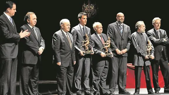 Antonio González, director general de ‘La Verdad’, con José Orihuela, ‘Man’, Miguel Ángel López, Octavio de Juan, Adolfo Díaz Bautista, Isidoro Valcárcel y Alberto Aguirre de Cárcer..