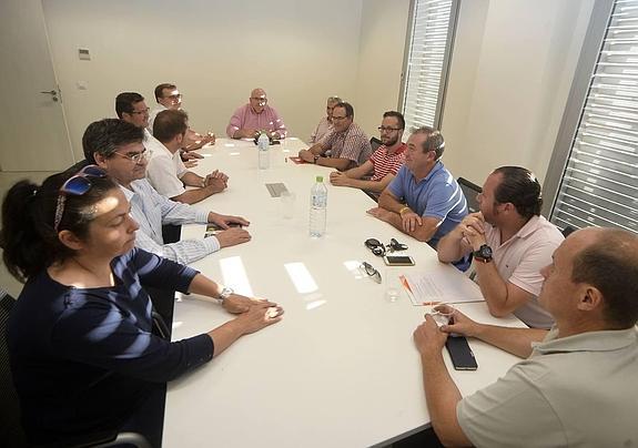 La primera reunión para quitar la alcaldía al PP se celebró el pasado jueves en el Consistorio. 