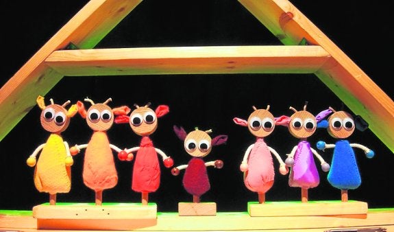 Títeres de la obra 'Los siete cabritillos', de Los Claveles. 