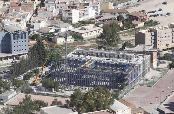 Vista aérea del estado de las obras del nuevo instituto de secundaria Francisco Ros Giner.