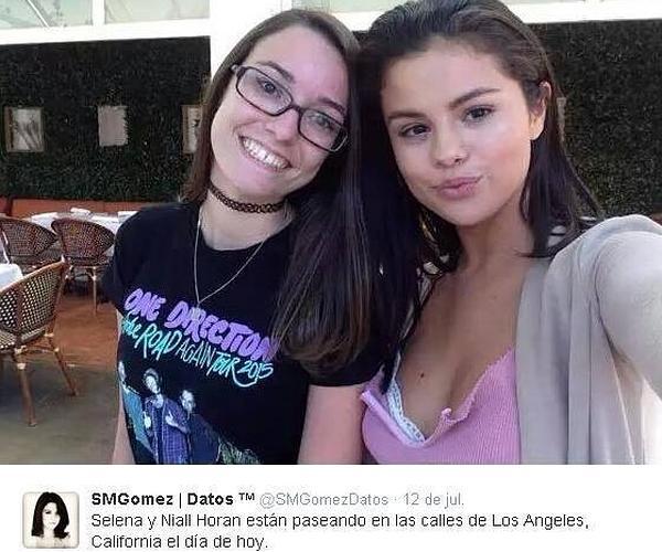 Selena Gomez  con una fan