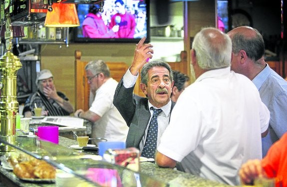 Revilla ha hecho de él un personaje capaz de decir alto y claro lo que la mayor parte de la gente quiere oír. 