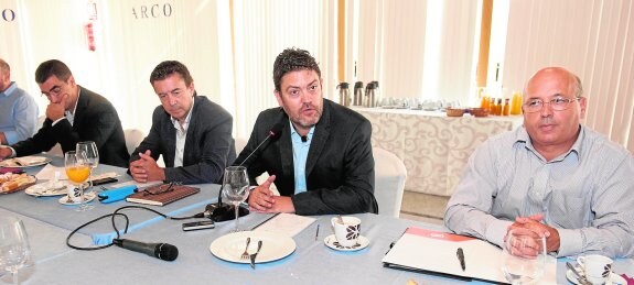 Miguel Ángel López Morell, Juan José Molina, Miguel Sánchez y Luis Fernández, ayer, en el desayuno informativo. 