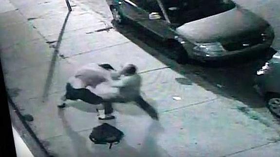 Una violenta pelea acaba con un inesperado abrazo