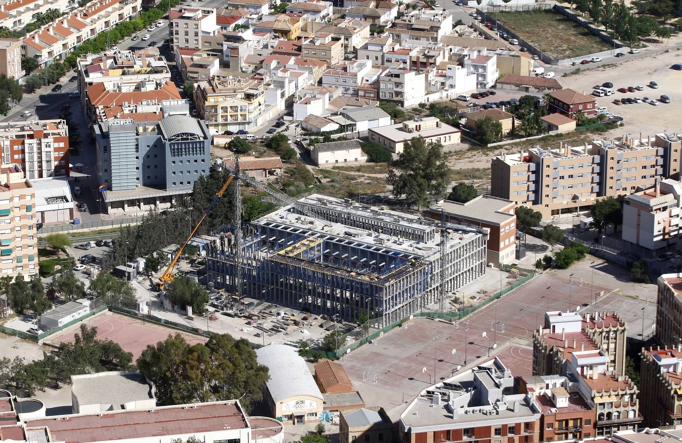 Vista aérea del estado de las obras del nuevo instituto de secundaria Francisco Ros Giner el pasado mes de mayo.  