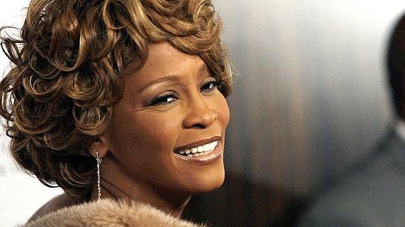 Whitney Houston asistiendo a la gala de los Grammy de 2007. 