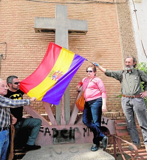 Cinco historiadores ayudarán a borrar la memoria franquista
