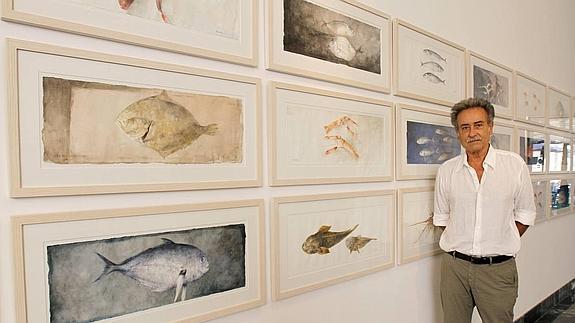 Pedro Cano en la exposición 'Peces' en el Museo del Teatro Romano. 