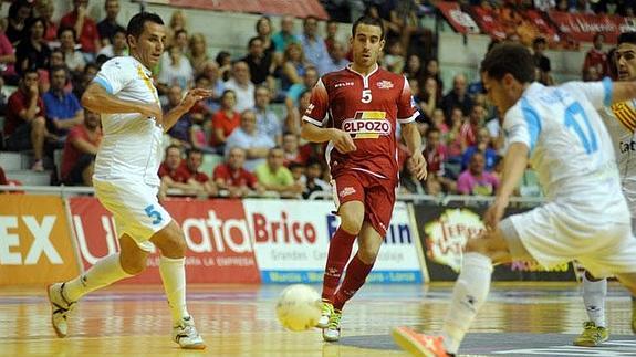 Un momento del partido disputado este viernes en el Palacio de los Deportes.