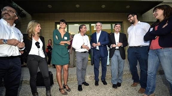 Joaquín Martínez, María José Pérez, María González Veracruz, Juan Luis Soto, Rafael Gonzalez Tovar, Pedro Saura, Sergio Melero y Mari Sol Sánchez, en el Congreso Regional del PSRM. 