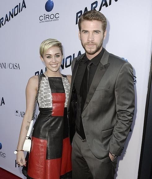 Liam Hemsworth y Miley Cyrus en la premiere Relativity Media´s "Paranoia"