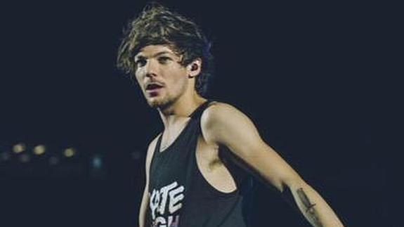 Louis Tomlinson, de One Direction, se divierte en una discoteca con bebida 'low-cost'