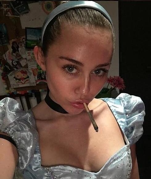 Selena Gomez tacha de «irrespetuoso» el disfraz de Halloween de Miley Cyrus  | La Verdad