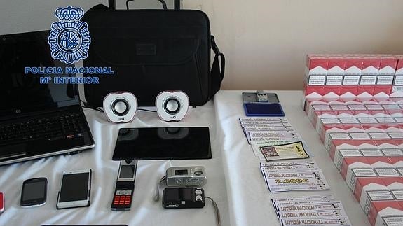 Material incautado por la policía durante los registros domiciliarios. 