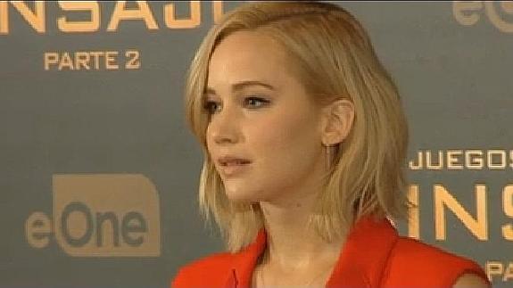 Jennifer Lawrence se cae en la premiere de Los Juegos del Hambre en Madrid