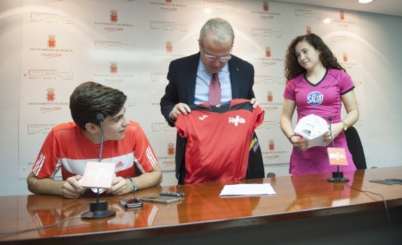 Javier García, Felipe Coello y Araceli Martínez, ayer. 