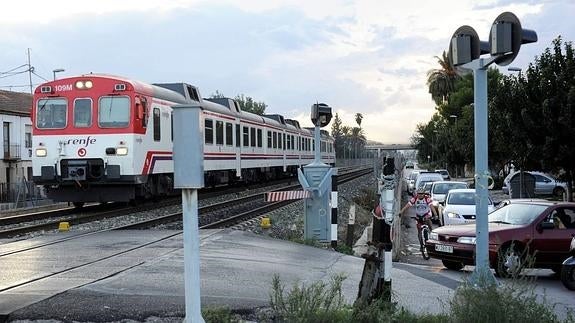 Paso a nivel de Senda de los Garres, cuya supresión está prevista con un puente en la primera fase de integración del AVE en Murcia. 