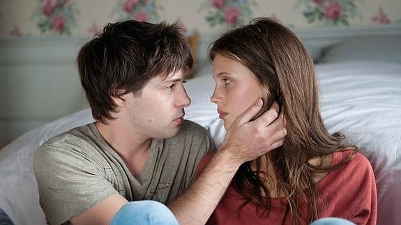 Pillan a un fiscal practicando sexo con el acusado de un crimen