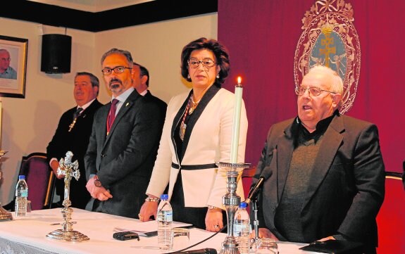 José Moreno, Elisa Giménez-Girón y Alfonso Hernández, antes de comenzar el cabildo. 