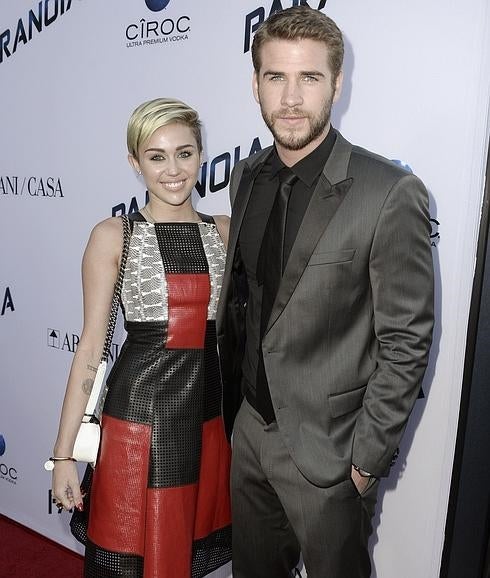 Miley Cyrus y Liam Hemsworth en 2013. 