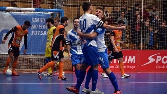 Los jugadores del Jumilla celebran un gol. 