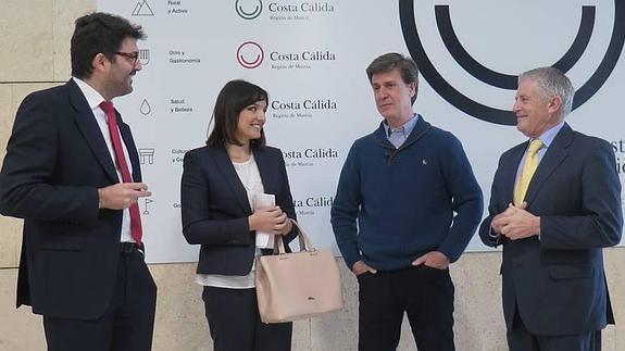 Manuel Fernández, Isabel Hernández-Carpena, Cayetano Martínez de Irujo y Alonso Gómez en la presentación. 