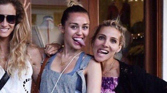 Miley Cyrus junto a Elsa Pataky.