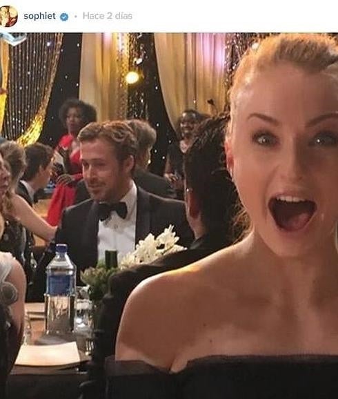 Sophie Turner emocionada al ver al actor Ryan Gosling