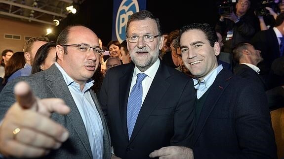 Pedro Antonio Sánchez, Mariano Rajoy y Teodoro García, el pasado mes de diciembre en Murcia. 