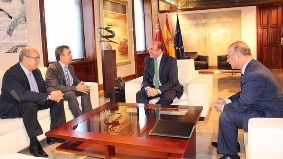 Representantes de ANPE y Satse se reúnen con el consejero de Hacienda y con el presidente de la Comunidad. 