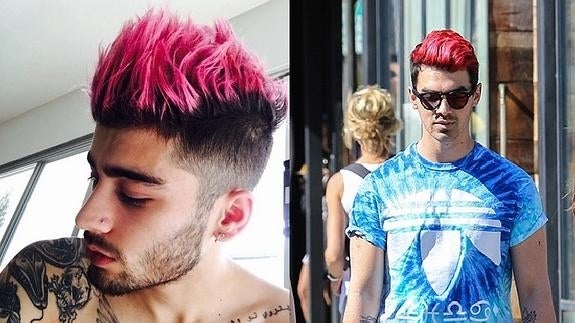 Zayn Malik y Joe Jonas con el pelo rosa.