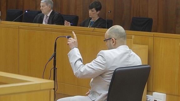 El acusado, gesticulando durante el juicio, en una imagen de archivo. 