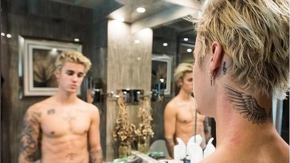 Justin Biebercon las marcas de su cuello.